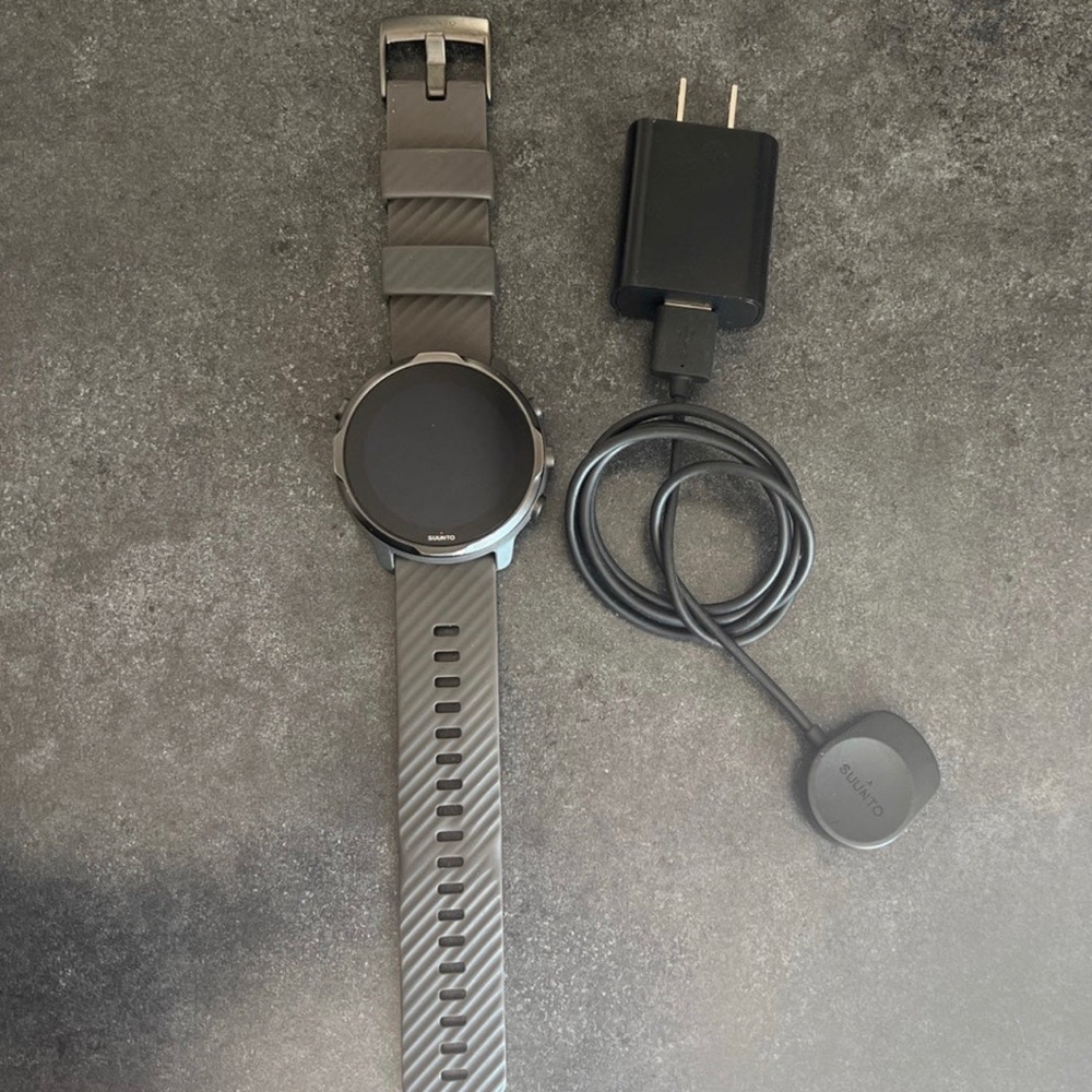 Mens Suunto 7 Stone Gray Titanium Watch & Charger